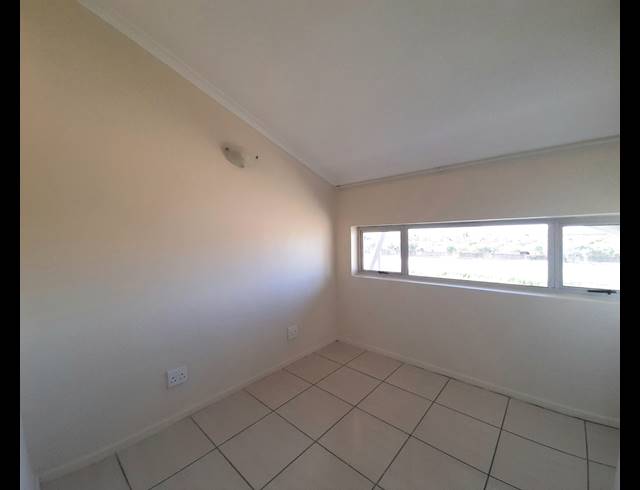 6 BEDROOM APARTMENT FOR SALE IN UITZICHT